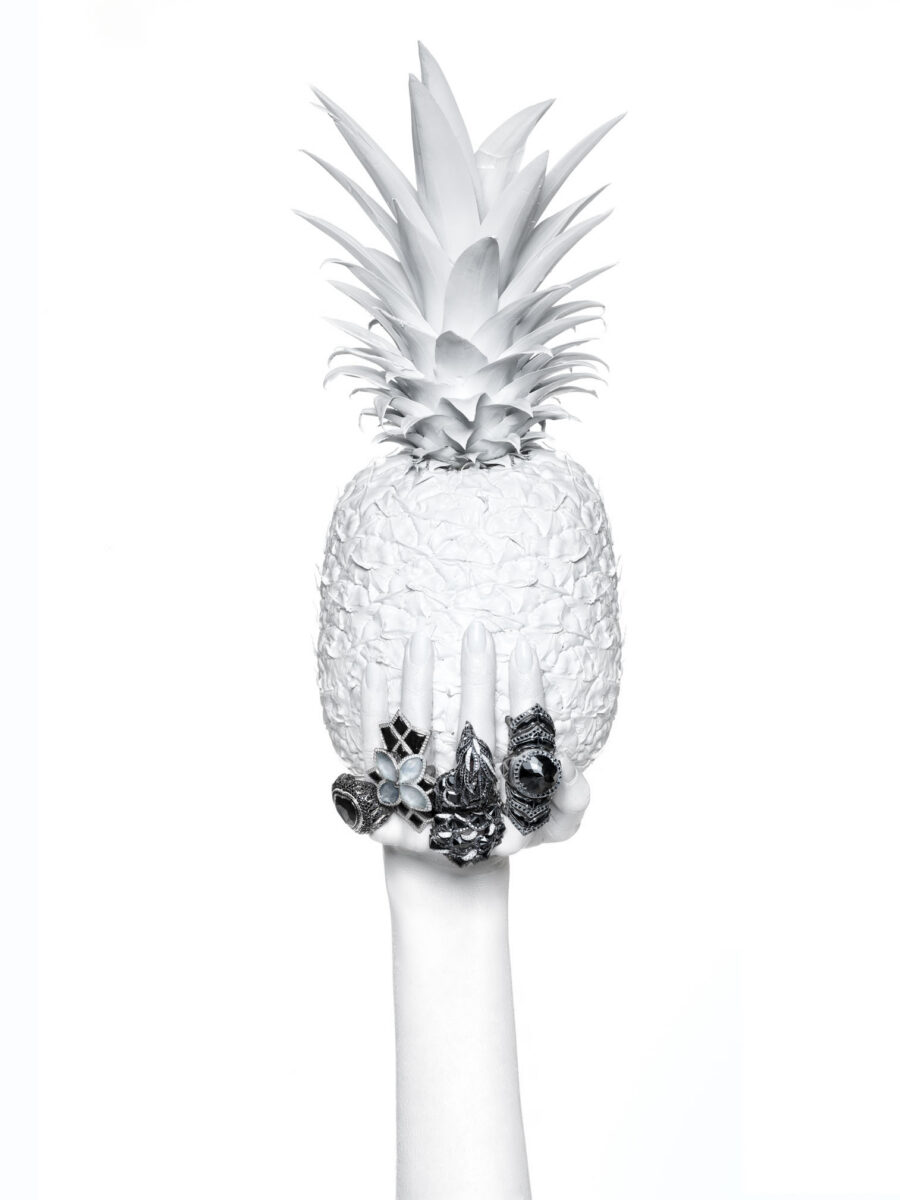BRIGHTNESS DARK AND WHITE FRUIT N.04 — fotografia d'arte in edizione limitata di Andrea Piunti