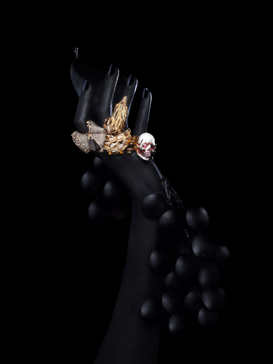 BRIGHTNESS DARK AND WHITE FRUIT N.06 — fotografia d'arte in edizione limitata di Andrea Piunti